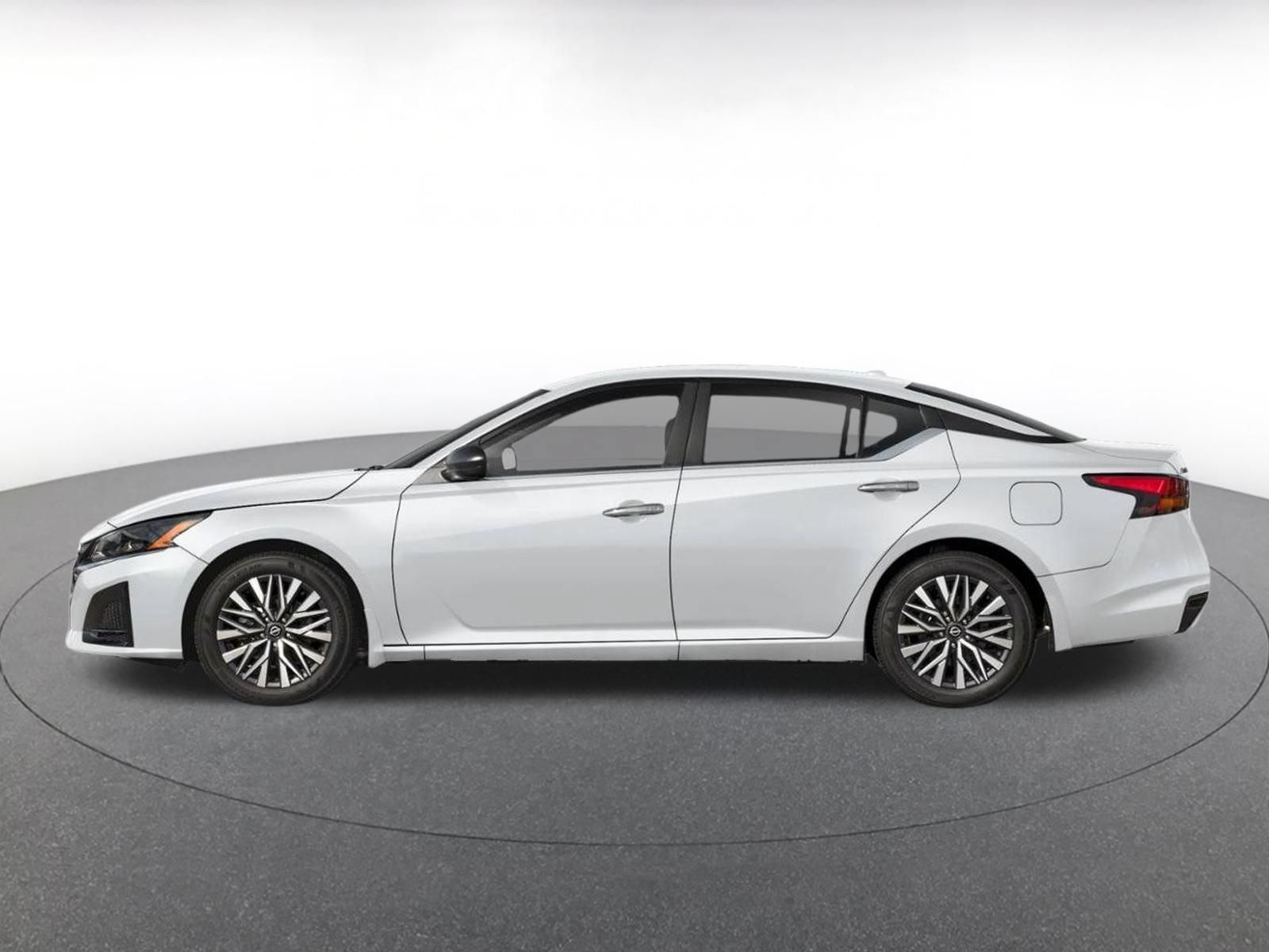 Used 2025 Nissan Altima 2.5 SV FWD image 3