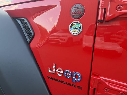 Used 2024 Jeep Wrangler Unlimited Rubicon w/ Safety Group AWD/4WD image 26