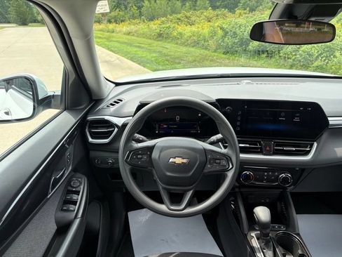 Used 2024 Chevrolet TrailBlazer LT FWD image 39