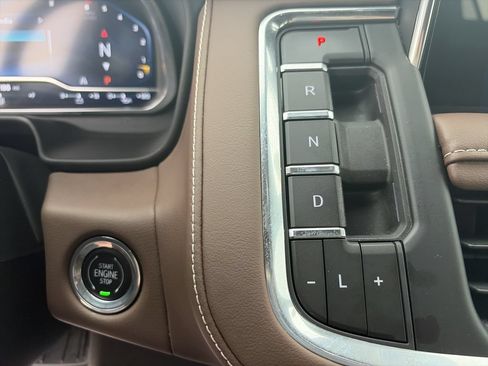 Used 2023 Chevrolet Tahoe High Country w/ Premium Package RWD image 28