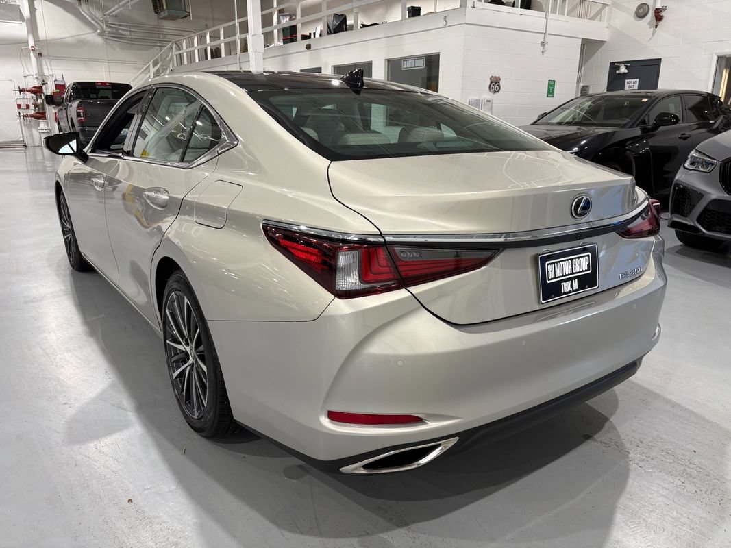 Used 2023 Lexus ES 350 w/ Premium Package FWD image 5