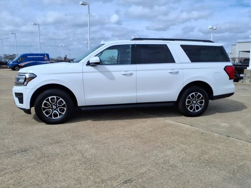 Used 2024 Ford Expedition Max XLT image 2