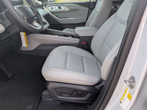 New 2026 Ford Explorer Active w/ Active Comfort Package AWD/4WD image 9