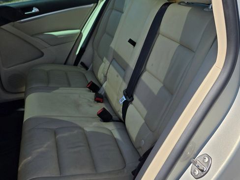 Used 2013 Volkswagen Tiguan S image 11