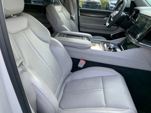 Used 2022 Jeep Wagoneer Series III w/ Rear Seat Video Group 1 AWD/4WD image 10