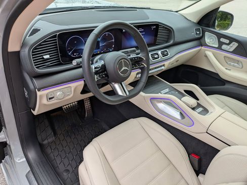 Used 2024 Mercedes-Benz GLS 450 4MATIC image 13