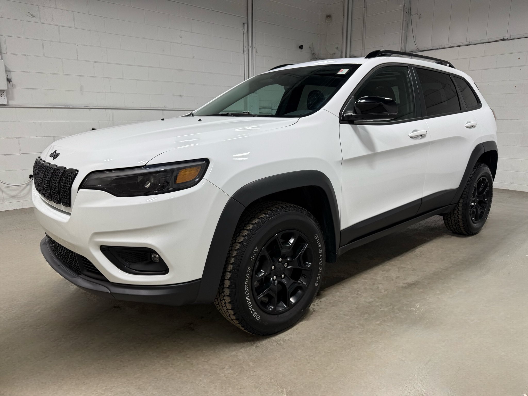 Used 2022 Jeep Cherokee Latitude w/ Sun & Sound Group AWD/4WD image 1