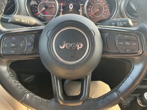 Used 2022 Jeep Gladiator Willys image 18