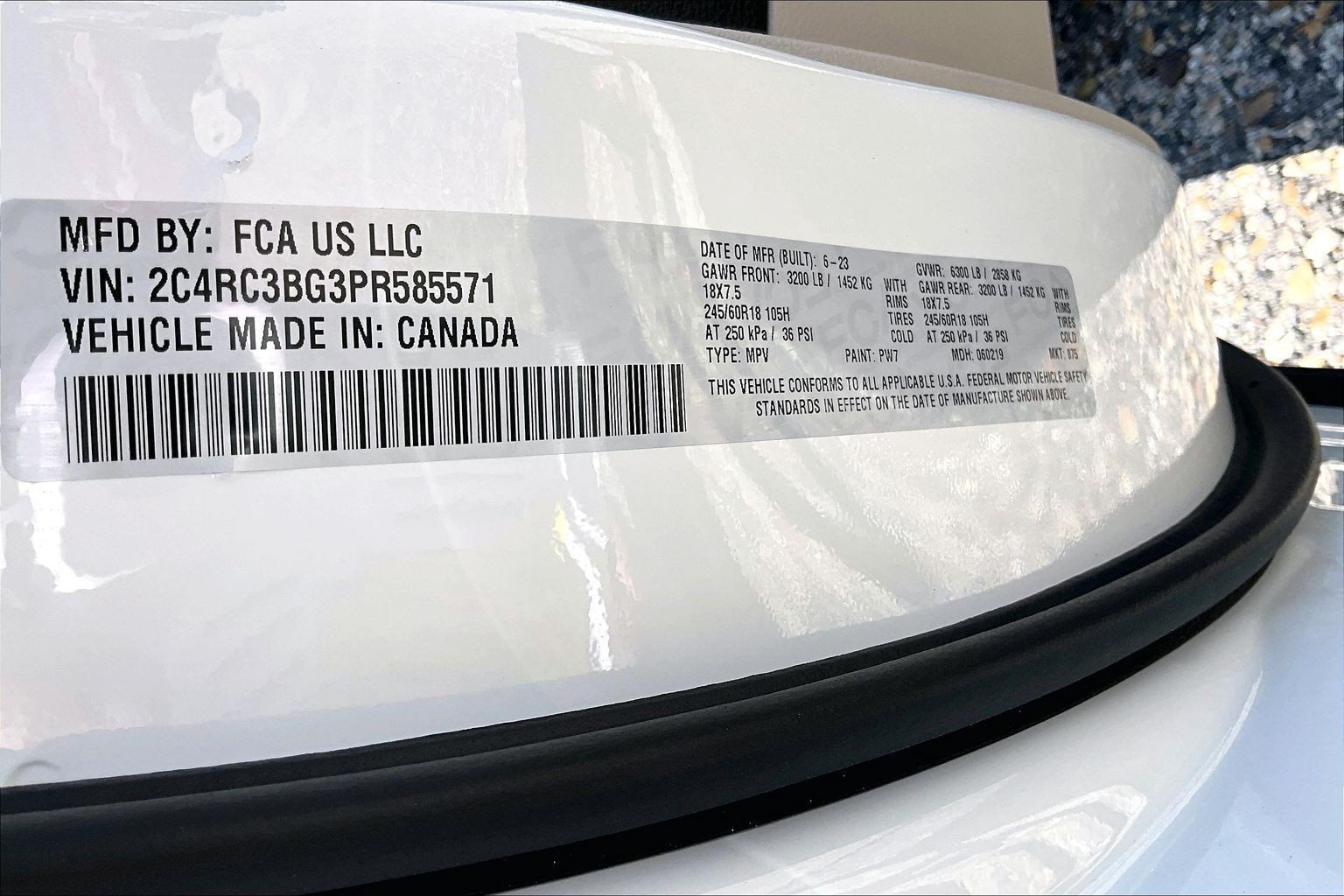 Used 2023 Chrysler Pacifica Touring-L AWD/4WD image 33