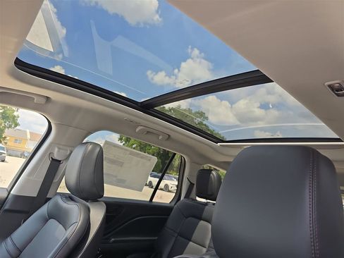 New 2025 Lincoln Aviator 2WD w/ Equipment Group 101A image 18