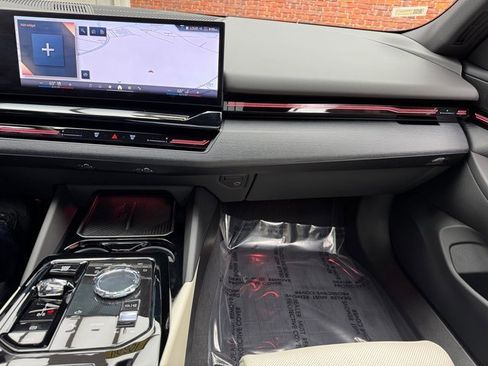 Certified 2026 BMW 530i xDrive w/ Executive Package image 17