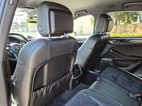 Used 2020 Porsche Macan image 13
