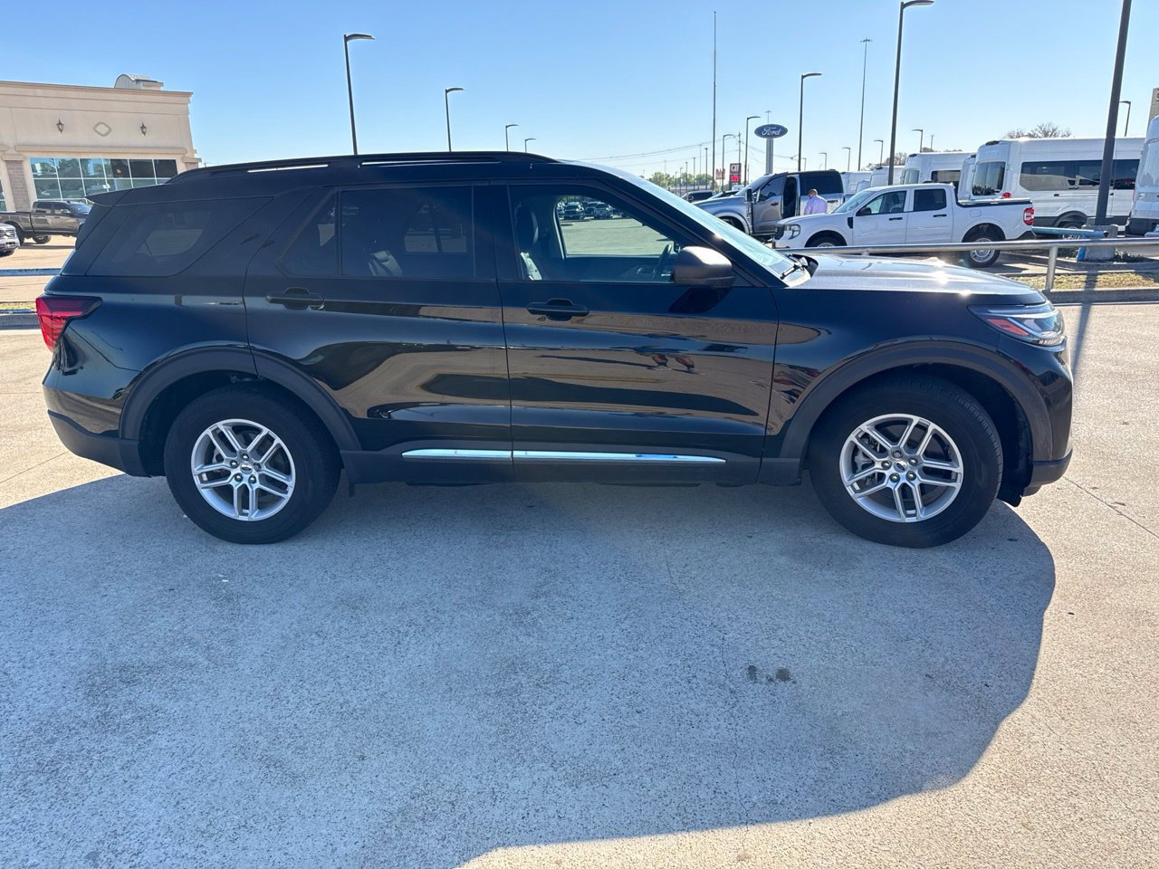 Used 2025 Ford Explorer Active w/ Active Comfort Package RWD image 17