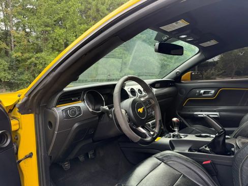 Used 2015 Ford Mustang Coupe RWD image 12
