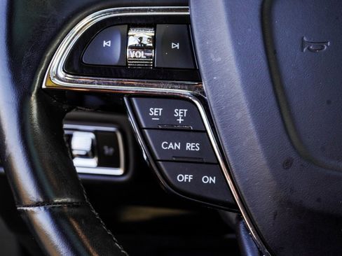 Used 2023 Lincoln Nautilus Reserve image 21