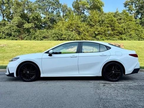 Used 2025 Toyota Camry SE FWD image 3