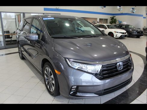 Certified 2024 Honda Odyssey EX-L image 3