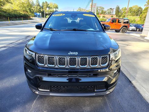 Certified 2023 Jeep Compass Latitude image 3