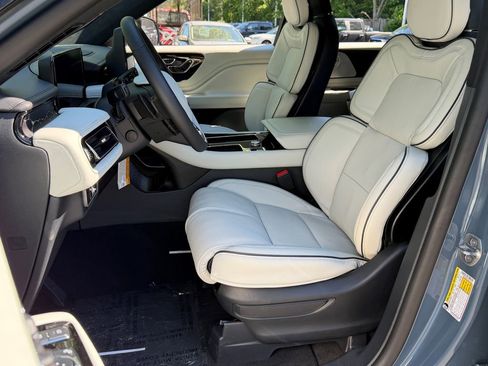 New 2026 Lincoln Aviator Black Label w/ Black Label Special Edition AWD/4WD image 21
