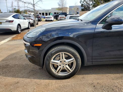 Used 2017 Porsche Cayenne S image 12