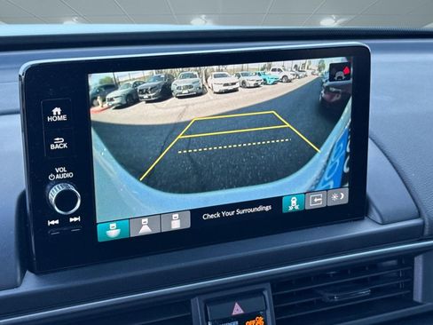 Certified 2025 Honda Pilot Touring image 25