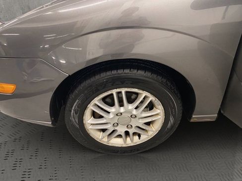 Used 2005 Ford Focus ZX4 Sedan image 26