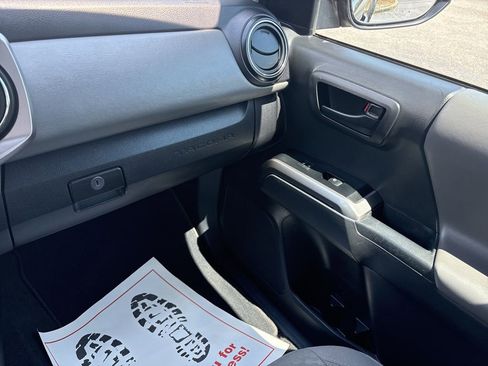 Used 2022 Toyota Tacoma SR5 RWD image 22