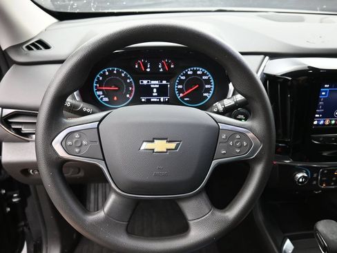 Used 2021 Chevrolet Traverse LS FWD image 7