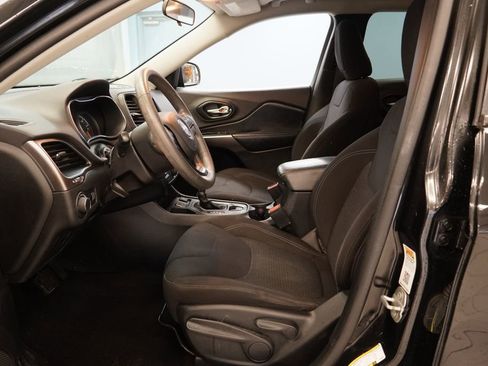 Used 2020 Jeep Cherokee Latitude image 5