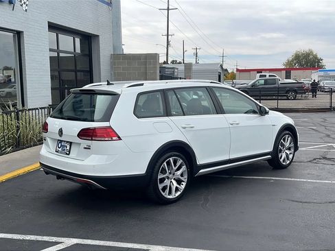 Used 2018 Volkswagen Golf Alltrack SEL image 3