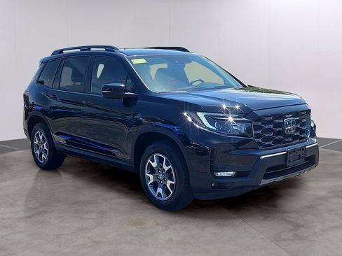 Certified 2023 Honda Passport TrailSport image 3