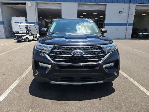 Used 2024 Ford Explorer XLT w/ Equipment Group 202A RWD image 2