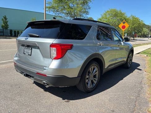 Used 2024 Ford Explorer XLT w/ Equipment Group 202A RWD image 3