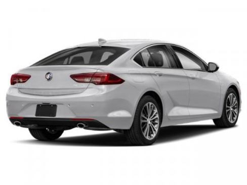 Used 2018 Buick Regal Essence image 2