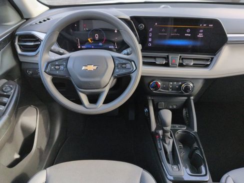 Used 2025 Chevrolet TrailBlazer LS w/ LS Convenience Package image 16