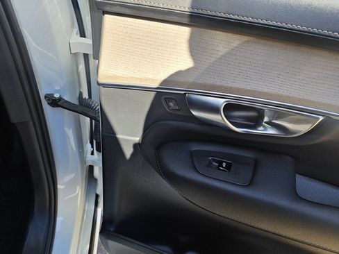 Certified 2025 Volvo XC90 T8 Plus w/ Protection Package Premier image 11