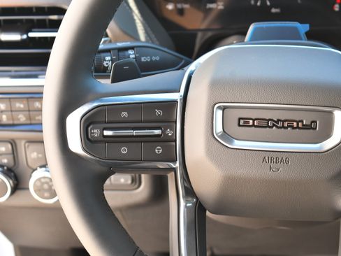Used 2026 GMC Yukon Denali w/ Advanced Technology Package AWD/4WD image 15
