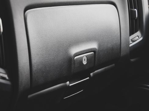 Used 2018 Chevrolet Silverado 1500 Custom w/ Custom Value Package image 12