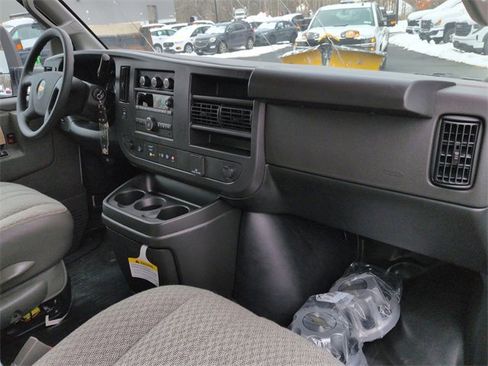 New 2025 Chevrolet Express 4500 w/ Power Convenience Package image 14