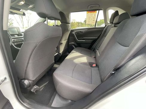 Used 2022 Toyota RAV4 LE image 12