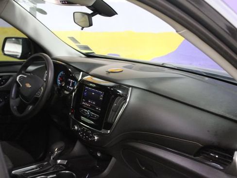 Used 2021 Chevrolet Traverse LS FWD image 12