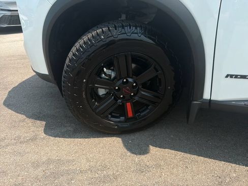 Certified 2026 Nissan Rogue SV AWD/4WD image 28