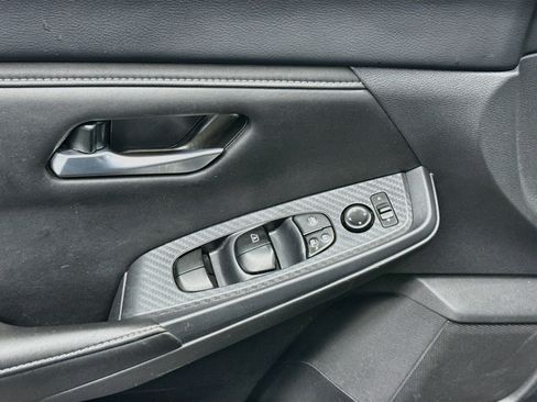 Used 2025 Nissan Sentra SV FWD image 15