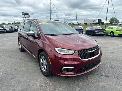 Used 2023 Chrysler Pacifica Limited AWD/4WD image 15