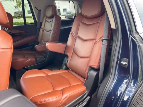 Used 2020 Cadillac Escalade Luxury RWD image 28