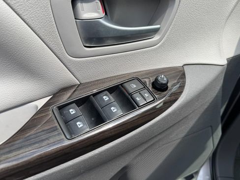 Used 2018 Toyota Sienna XLE w/ Protection Package AWD/4WD image 16