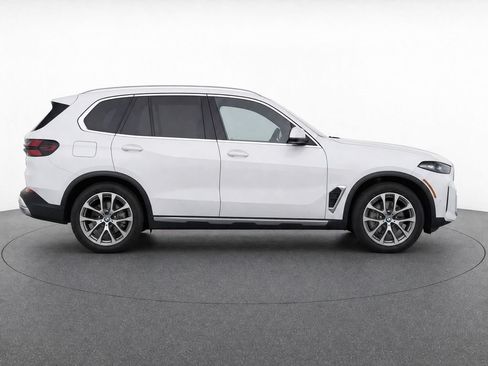 Used 2024 BMW X5 xDrive40i w/ Parking Assistance Package AWD/4WD image 29