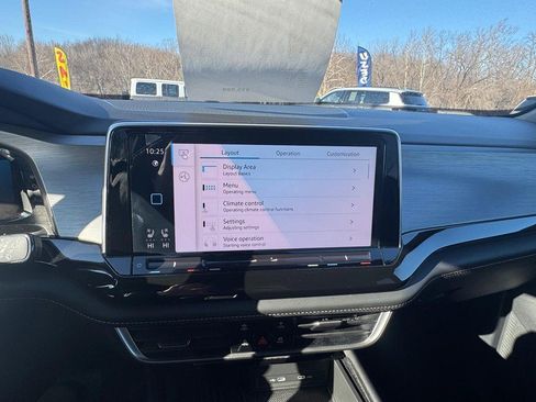 Used 2025 Volkswagen Atlas Cross Sport SE image 17