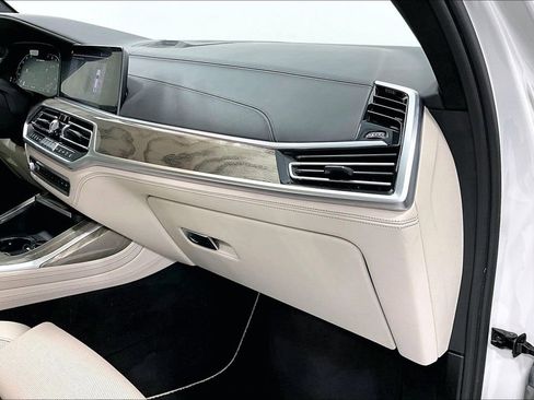 Used 2020 BMW X7 M50i image 19