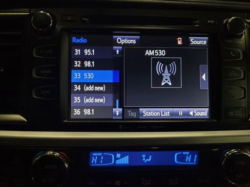 Used 2019 Toyota Highlander SE image 25